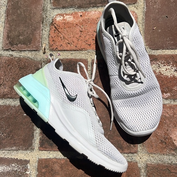 Nike Shoes - Nike Women's Air Max Motion 2 Sneakers. Size8